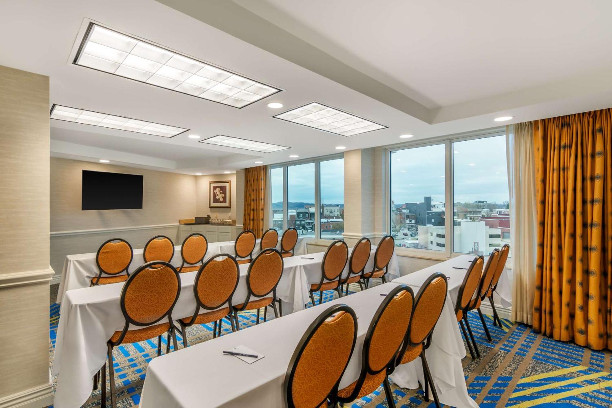 Doubletree By Hilton Jefferson City Exterior photo
