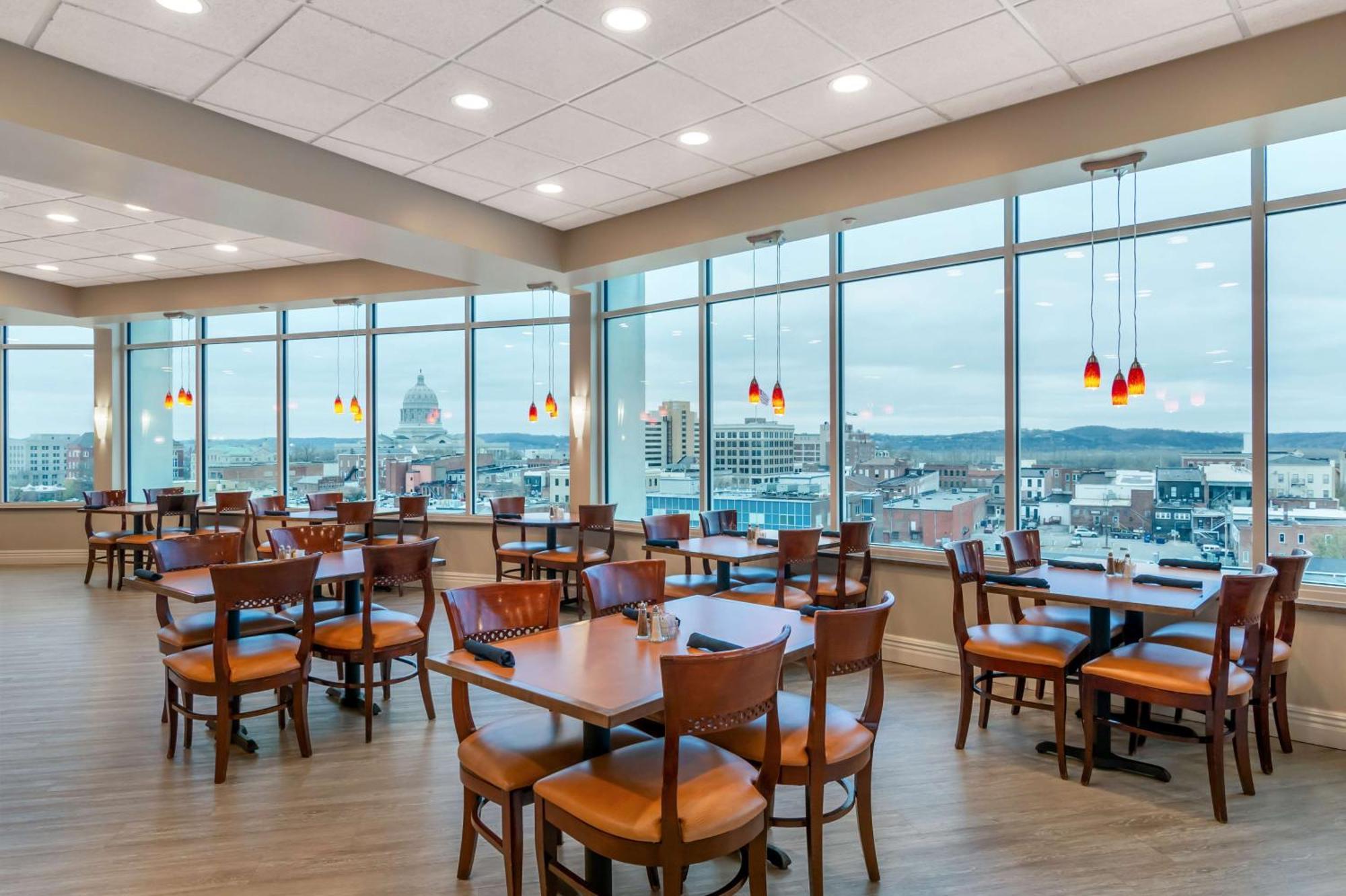 Doubletree By Hilton Jefferson City Exterior photo