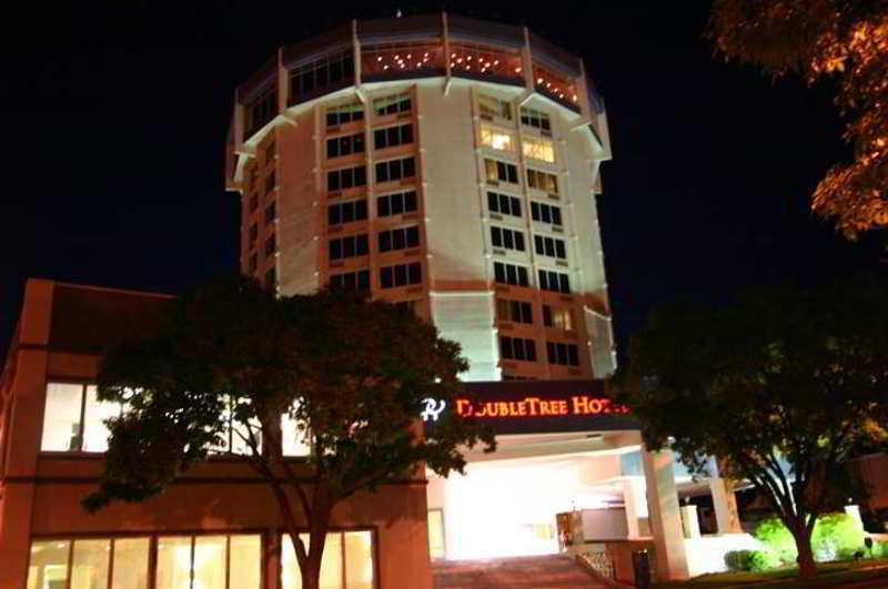 Doubletree By Hilton Jefferson City Exterior photo